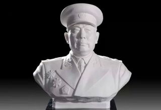 漢白玉欄桿的海報設(shè)計風(fēng)格是什么樣的？
