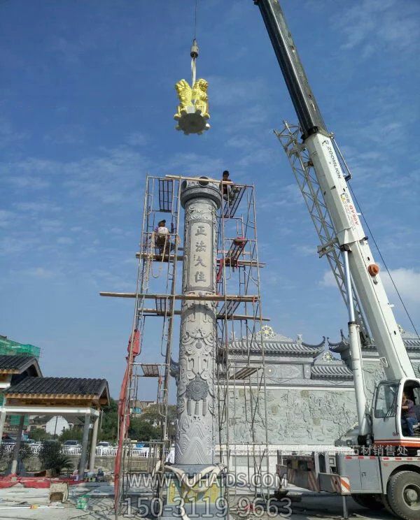 旅游小鎮(zhèn)廣場(chǎng)擺放華表飄帶浮雕畫雕塑