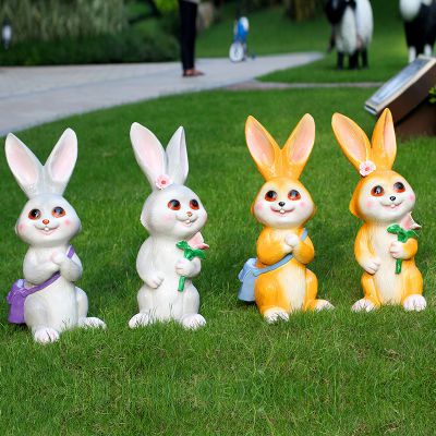 樹林四只卡通樹脂兔子雕塑