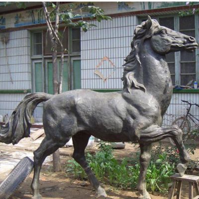 行走的馬兒，鑄銅動物馬雕塑