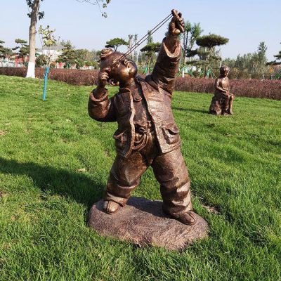 打彈弓，80年代小男孩雕塑