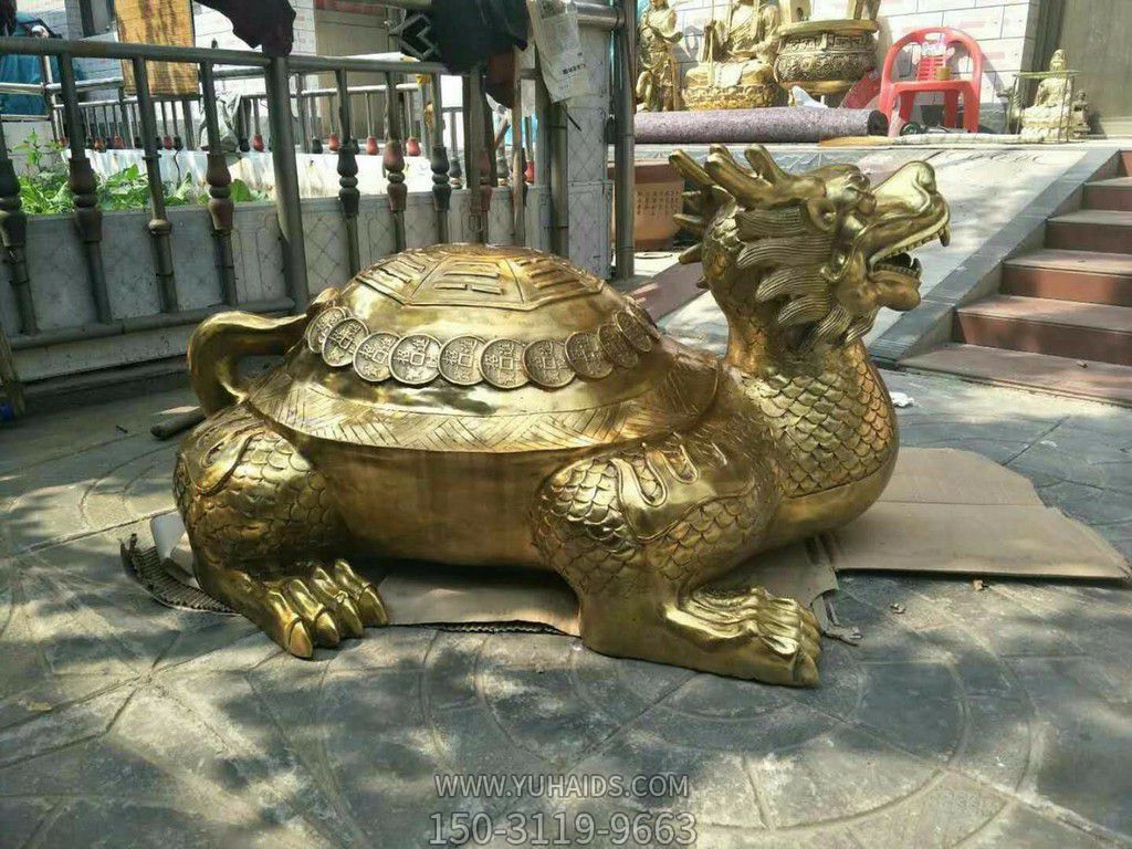公園里擺放的金色的玻璃鋼創(chuàng)意龍龜?shù)袼?>
                                <h2>公園里擺放的金色的玻璃鋼創(chuàng)意龍龜?shù)袼?參數(shù)說明</h2>
                                                                        <table>
                                      <tr>
                                        <th>產(chǎn)品標(biāo)題</th>
                                        <td>公園里擺放的金色的玻璃鋼創(chuàng)意龍龜?shù)袼?/td>
                                      </tr>
                                      <tr>
                                        <th>發(fā)布時(shí)間</th>
                                        <td>2023-06-07 15:09</td>
                                      </tr>
                                      <tr>
                                        <th>價(jià)格</th>
                                        <td><span>電話咨詢</td>
                                      </tr>
                                                                              <tr>
                                          <th>雕刻內(nèi)容</th>
                                          <td>龍、龍龜</td>
                                        </tr>
                                                                              <tr>
                                          <th>應(yīng)用場(chǎng)所</th>
                                          <td>公園</td>
                                        </tr>
                                                                              <tr>
                                          <th>制作材質(zhì)</th>
                                          <td>玻璃鋼</td>
                                        </tr>
                                                                          </table>
                                <h2>公園里擺放的金色的玻璃鋼創(chuàng)意龍龜?shù)袼?詳細(xì)說明</h2>
                                <p>玉海雕塑是一家綜合性的雕塑公司，擁有多款公園里擺放的金色的玻璃鋼創(chuàng)意龍龜?shù)袼苣Ｐ?，可加工定制多種公園里擺放的金色的玻璃鋼創(chuàng)意龍龜?shù)袼埽С植馁|(zhì)、樣式、風(fēng)格、尺寸大小等方面的調(diào)整修改定制。我們所加工制作的公園里擺放的金色的玻璃鋼創(chuàng)意龍龜?shù)袼苜|(zhì)優(yōu)價(jià)廉，遍布全國多個(gè)省市地區(qū)，想要了解更多案例圖片，請(qǐng)電話或微信咨詢。材質(zhì)、大小、樣式等都可以按需定制，還可根據(jù)您提供給的公園里擺放的金色的玻璃鋼創(chuàng)意龍龜?shù)袼軜訄D進(jìn)行制作！如有相關(guān)需求，歡迎致電（微信同號(hào)）：<span>150-3119-9663</span></p>
                                                                <div   class=