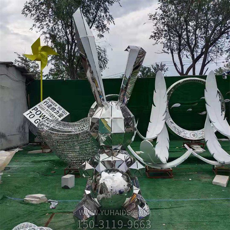 不銹鋼兔子，塊面抽象兔子雕塑