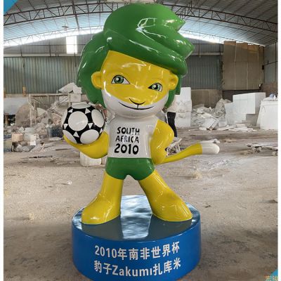 足球老虎卡通公仔，玻璃鋼體育運動主題卡通形象雕塑