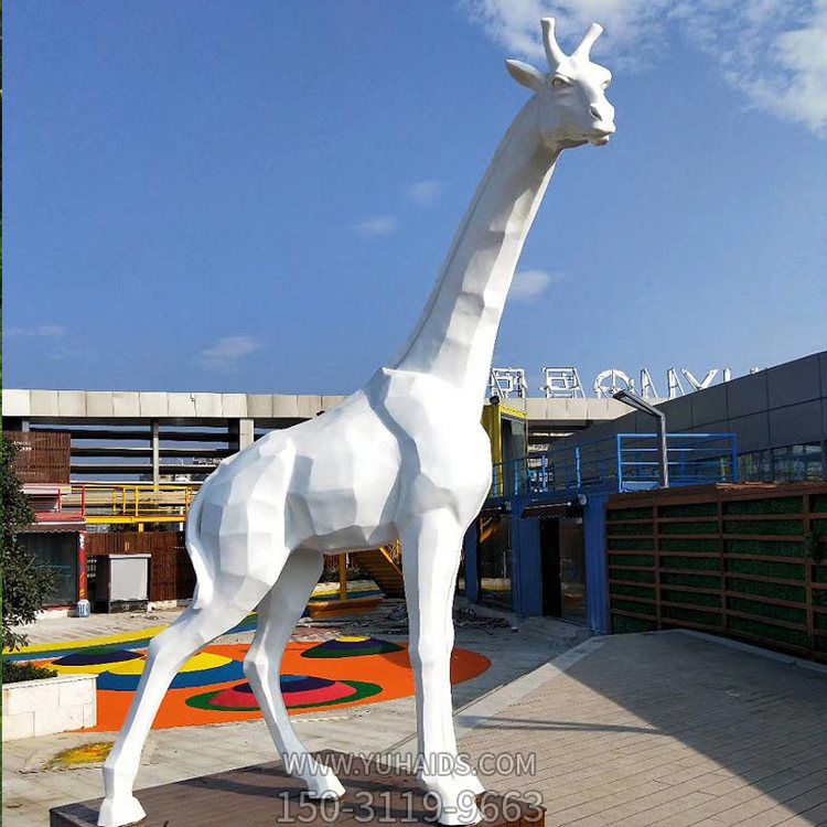 動(dòng)物園景區(qū)玻璃鋼抽象大型長頸鹿雕塑