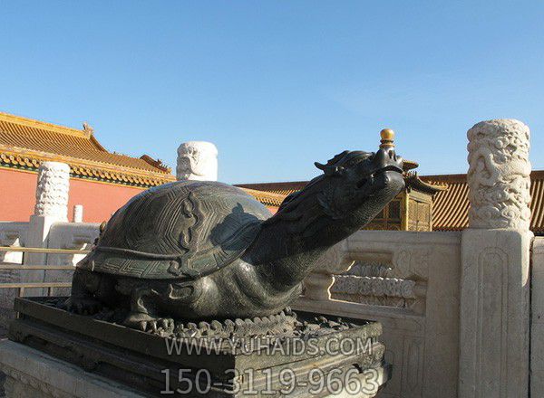 景區(qū)擺放的黑色的玻璃鋼創(chuàng)意龍龜?shù)袼?>
                                <h2>景區(qū)擺放的黑色的玻璃鋼創(chuàng)意龍龜?shù)袼?參數(shù)說明</h2>
                                                                        <table>
                                      <tr>
                                        <th>產(chǎn)品標(biāo)題</th>
                                        <td>景區(qū)擺放的黑色的玻璃鋼創(chuàng)意龍龜?shù)袼?/td>
                                      </tr>
                                      <tr>
                                        <th>發(fā)布時間</th>
                                        <td>2023-06-07 19:16</td>
                                      </tr>
                                      <tr>
                                        <th>價格</th>
                                        <td><span>電話咨詢</td>
                                      </tr>
                                                                              <tr>
                                          <th>雕刻內(nèi)容</th>
                                          <td>龍、龍龜</td>
                                        </tr>
                                                                              <tr>
                                          <th>制作材質(zhì)</th>
                                          <td>玻璃鋼</td>
                                        </tr>
                                                                          </table>
                                <h2>景區(qū)擺放的黑色的玻璃鋼創(chuàng)意龍龜?shù)袼?詳細說明</h2>
                                <p>玉海雕塑是一家綜合性的雕塑公司，擁有多款景區(qū)擺放的黑色的玻璃鋼創(chuàng)意龍龜?shù)袼苣Ｐ?，可加工定制多種景區(qū)擺放的黑色的玻璃鋼創(chuàng)意龍龜?shù)袼?，支持材質(zhì)、樣式、風(fēng)格、尺寸大小等方面的調(diào)整修改定制。我們所加工制作的景區(qū)擺放的黑色的玻璃鋼創(chuàng)意龍龜?shù)袼苜|(zhì)優(yōu)價廉，遍布全國多個省市地區(qū)，想要了解更多案例圖片，請電話或微信咨詢。材質(zhì)、大小、樣式等都可以按需定制，還可根據(jù)您提供給的景區(qū)擺放的黑色的玻璃鋼創(chuàng)意龍龜?shù)袼軜訄D進行制作！如有相關(guān)需求，歡迎致電（微信同號）：<span>150-3119-9663</span></p>
                                                                <div   class=