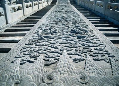 寺廟臺階大型石浮雕，祥云、龍石刻浮雕