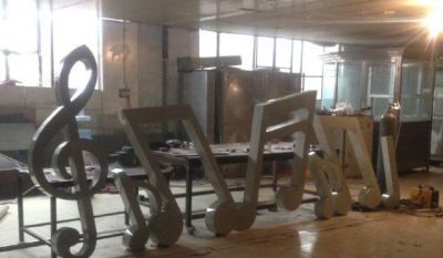 定制不銹鋼抽象音符主題雕塑需要多少錢？