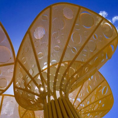 鐵藝不銹鋼抽象樹，大型樹葉遮陽亭子