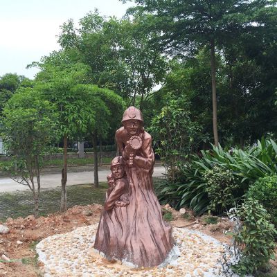 消防主題人物雕塑，呲水槍救火雕塑