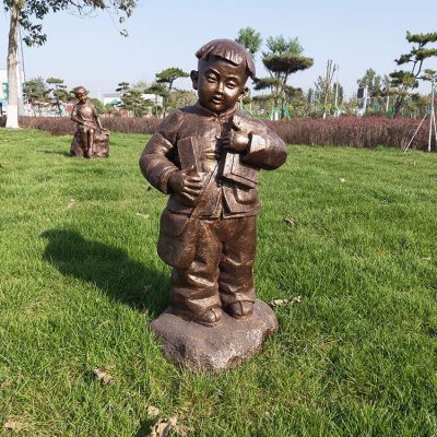定制小孩吹喇叭雕塑需要多少錢(qián)？