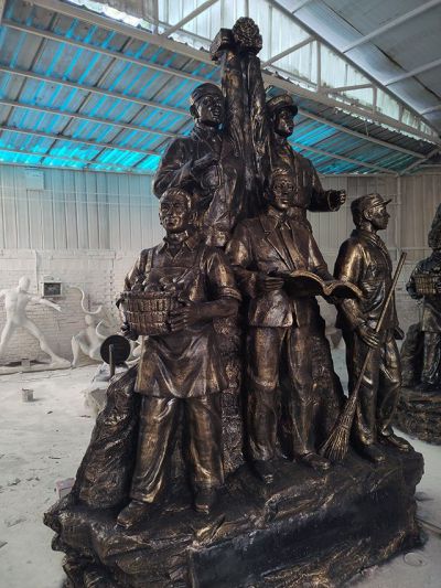 玻璃鋼仿銅勞動人物雕塑