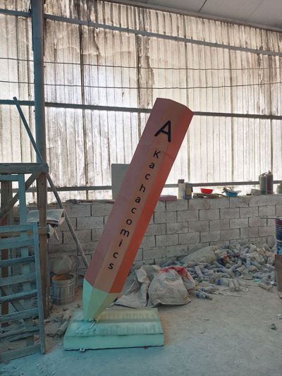 玻璃鋼發(fā)光鉛筆雕塑