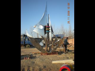 不銹鋼金屬雕塑材質(zhì)語言由被動到主動